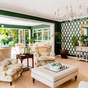 https://the-last-word-constantia.hotels-capetown.com